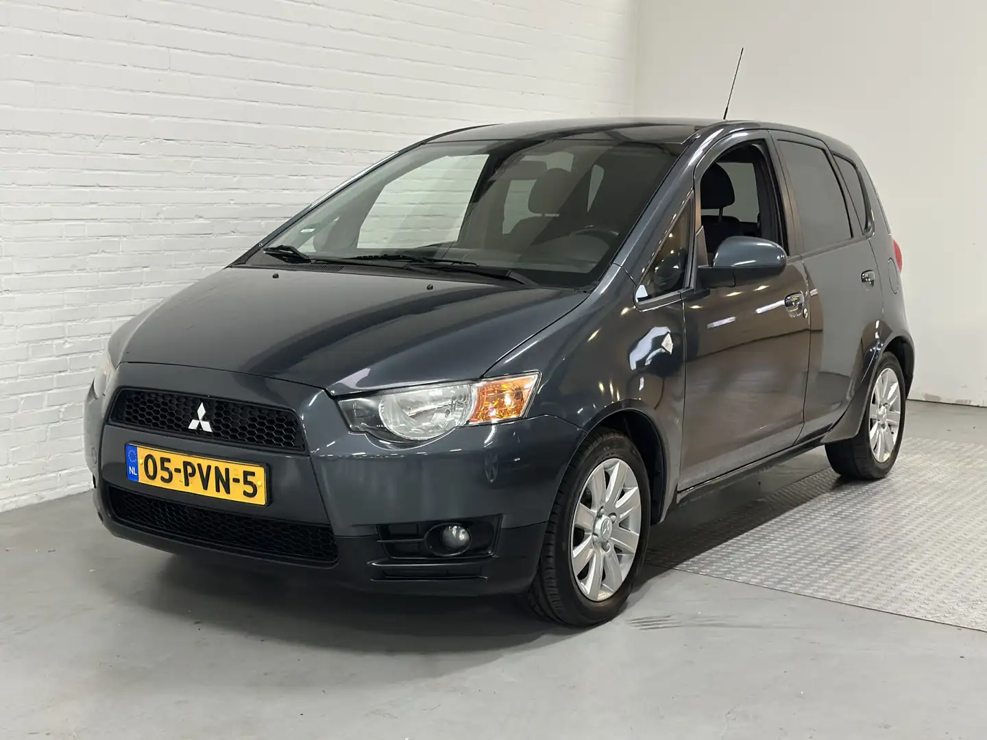 Mitsubishi Colt 1.3 Edition Two AIRCO / CRUISE /TREKHAAK Dealer on Gris - 1