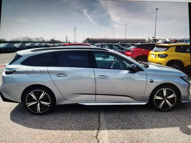Peugeot 308 view 6