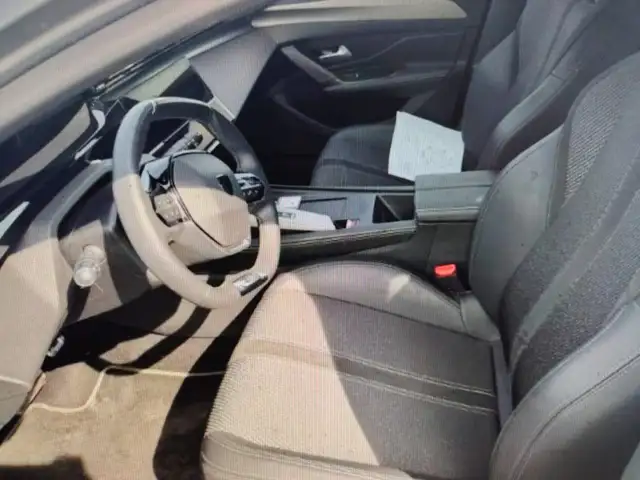Peugeot 308 view 5