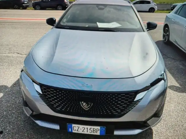 Peugeot 308 view 2
