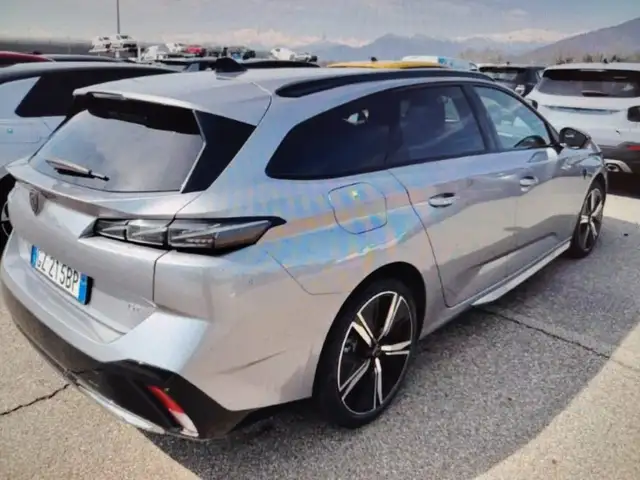Peugeot 308 view 4