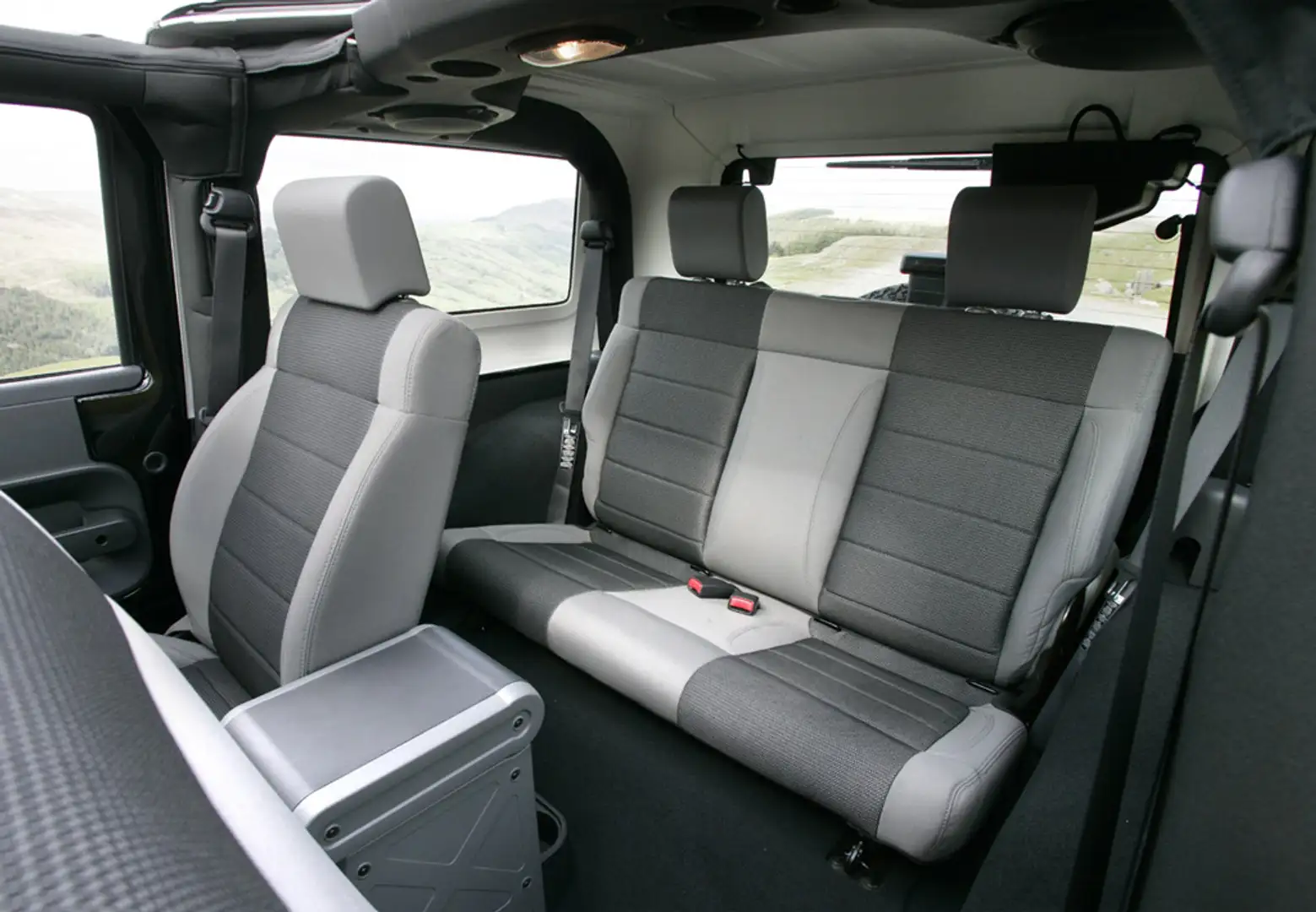 Jeep Wrangler 2.8CRD Sahara Aut. Noir - 2