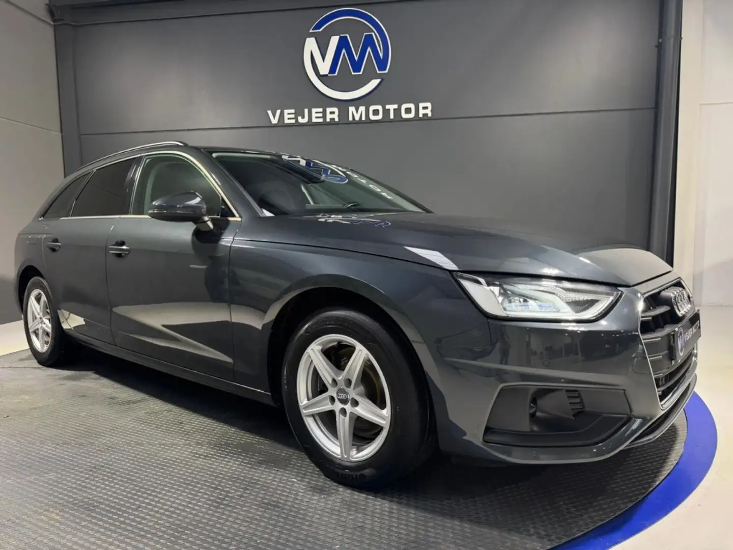 Audi A4 Familiar Automático de 5 Puertas Gris - 1