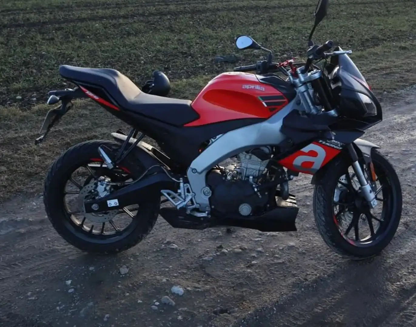 Aprilia Tuono 125 Negro - 1