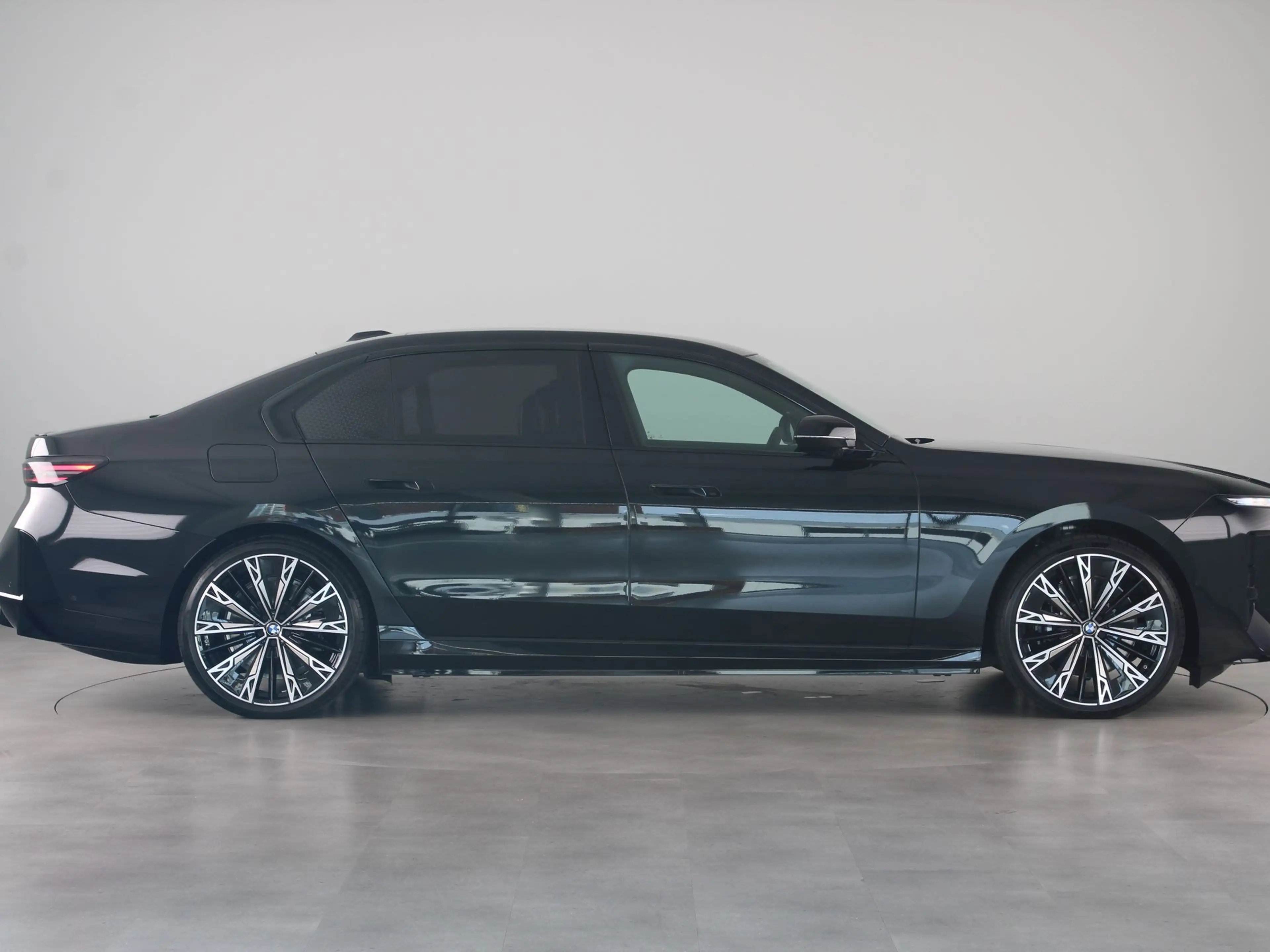 BMW i7 xDrive50 118.1 kWh M Sport Pro | Panoramadak Sky L — photo 4