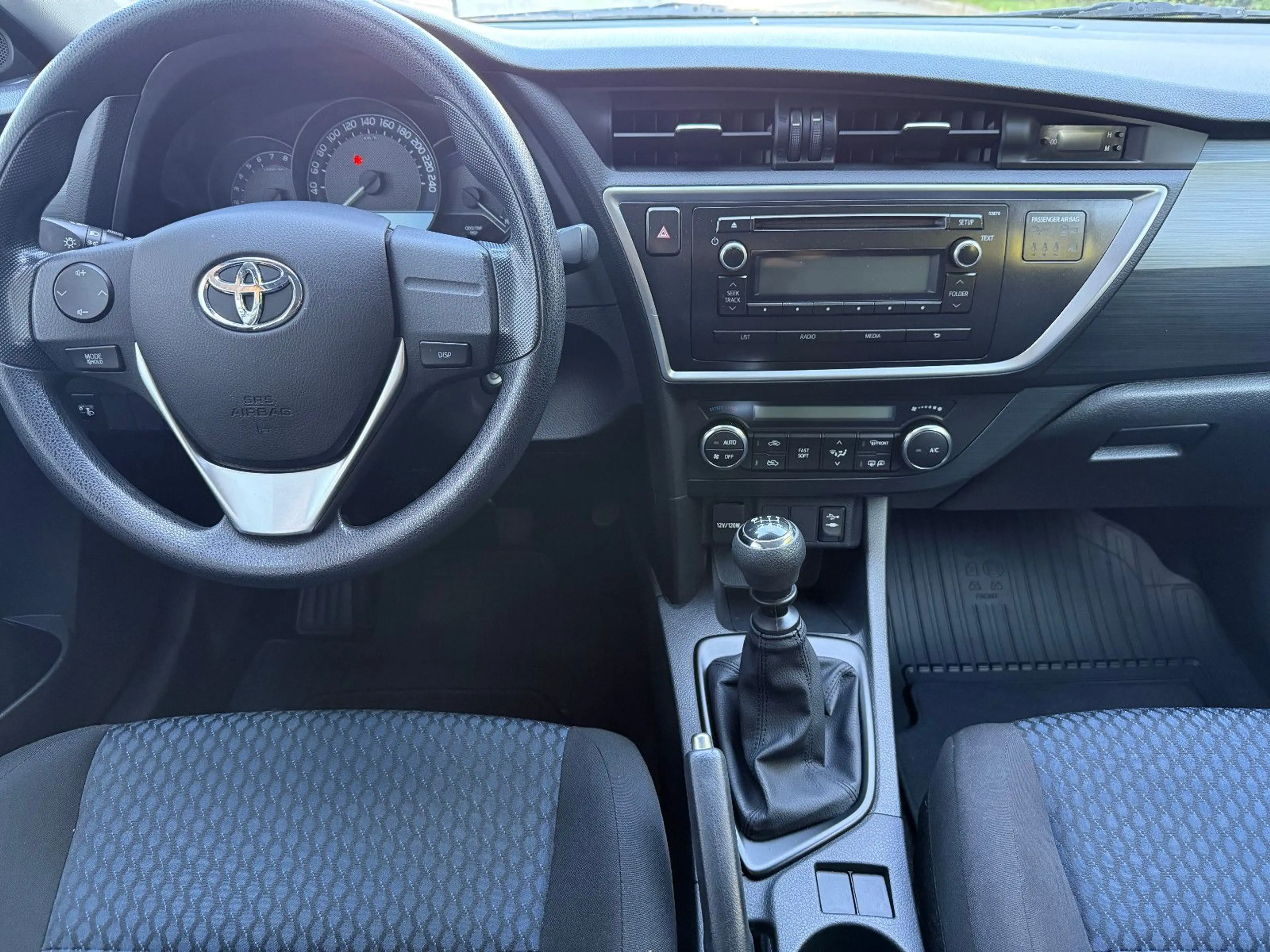 Toyota Auris Cool Klima 1 Hand 66333km — photo 7