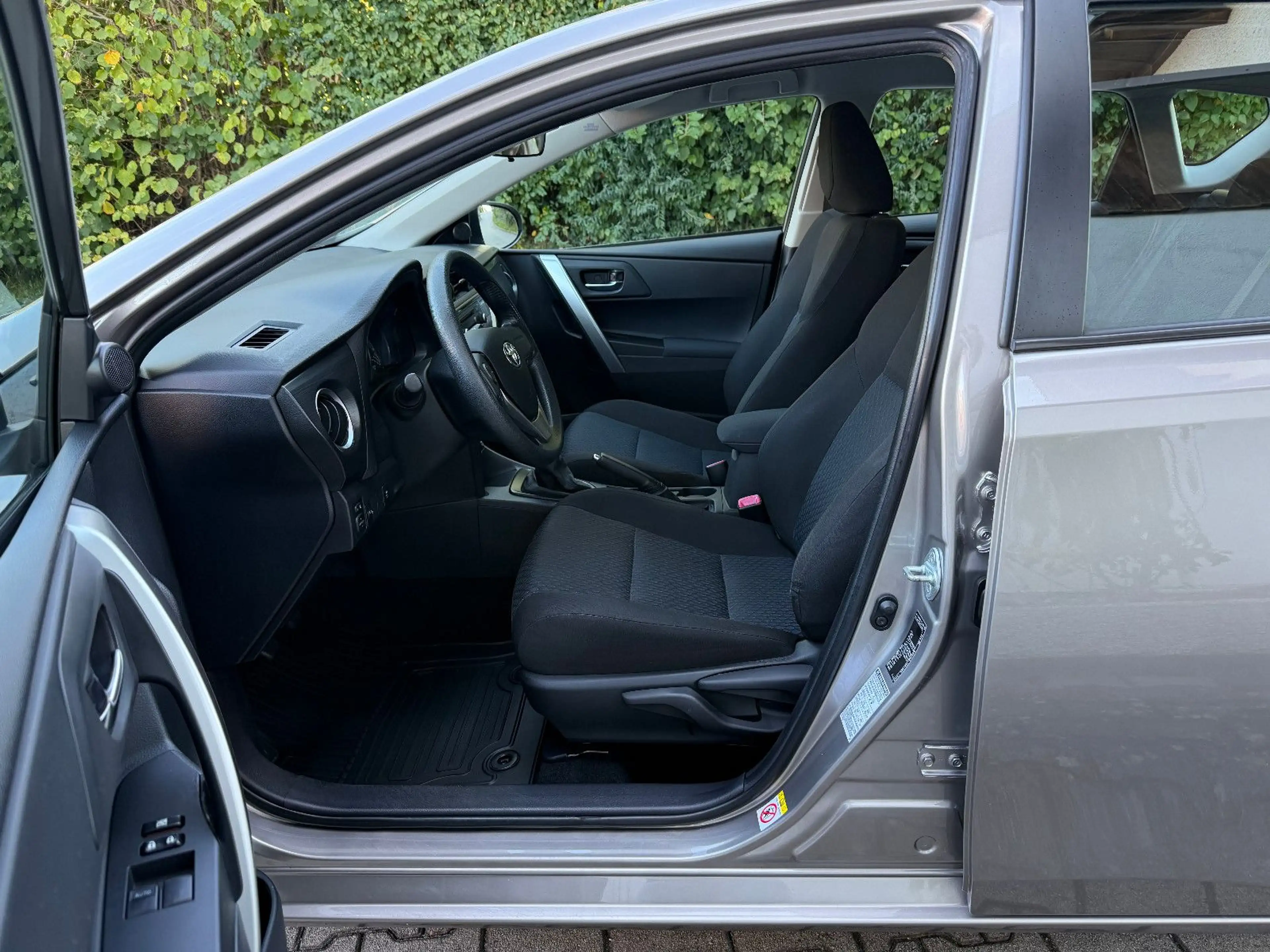 Toyota Auris Cool Klima 1 Hand 66333km — photo 8