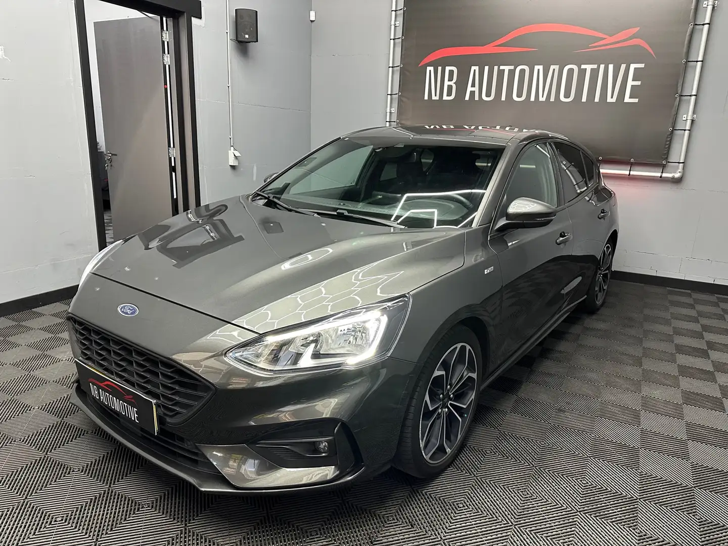 Ford Focus 1.0 EcoBoost ST Line Business Grijs - 1