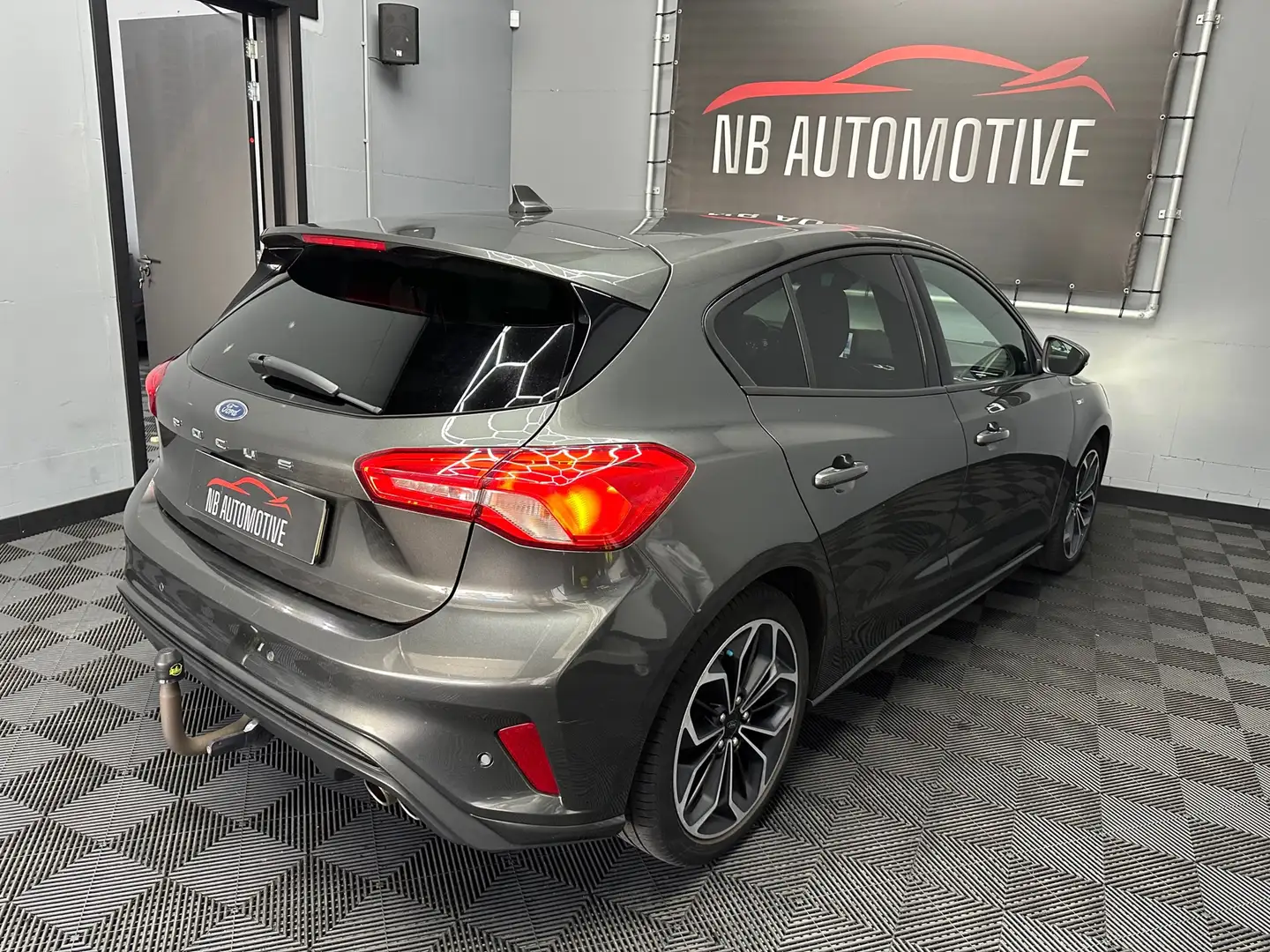 Ford Focus 1.0 EcoBoost ST Line Business Grijs - 2