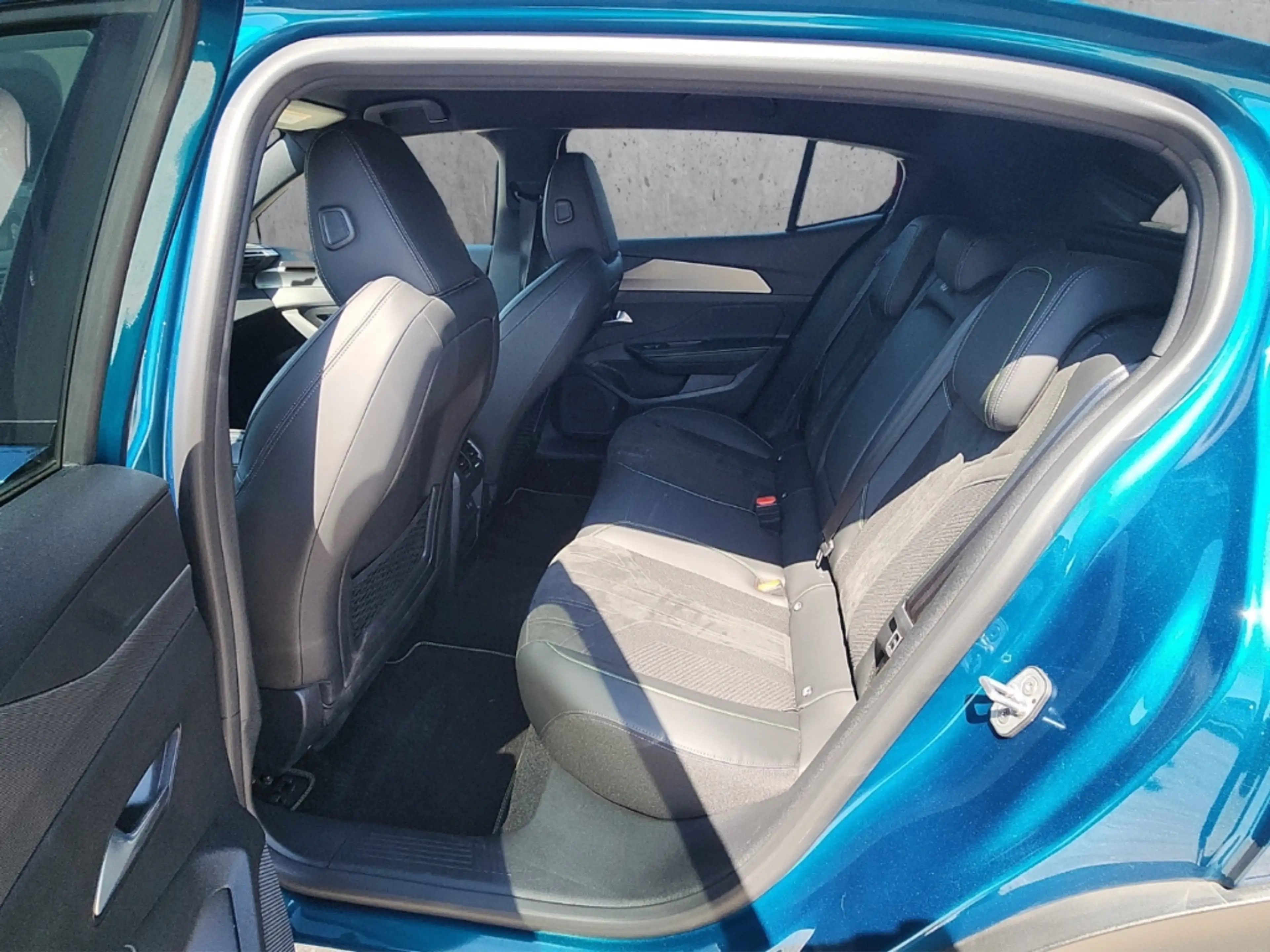 Peugeot 408 GT PT130 EAT8 AHK-abnehmbar Memory Sitze Kamera LE — photo 8