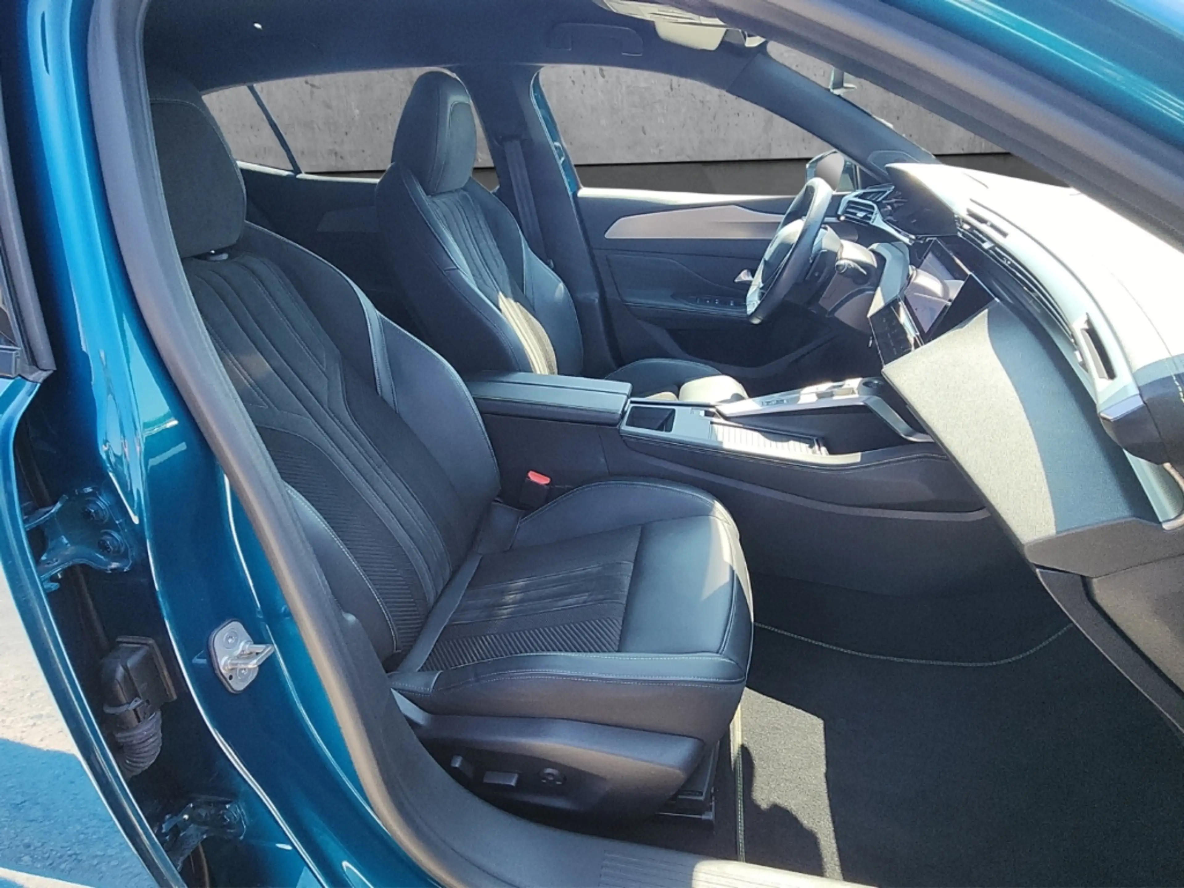 Peugeot 408 GT PT130 EAT8 AHK-abnehmbar Memory Sitze Kamera LE — photo 13