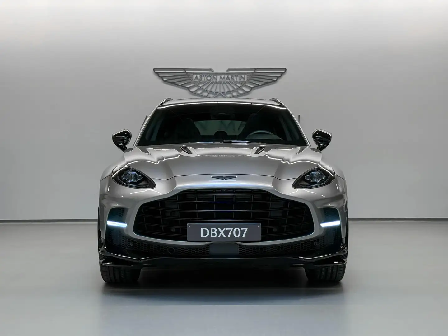 Aston Martin DBX 707 | NEW INFOTAINMENT | Aston Martin Brussels Silber - 2