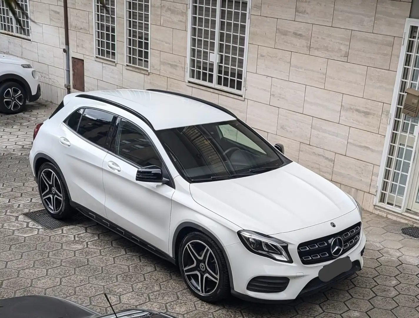Mercedes-Benz GLA 200 GLA 200d Aut Premium - 2