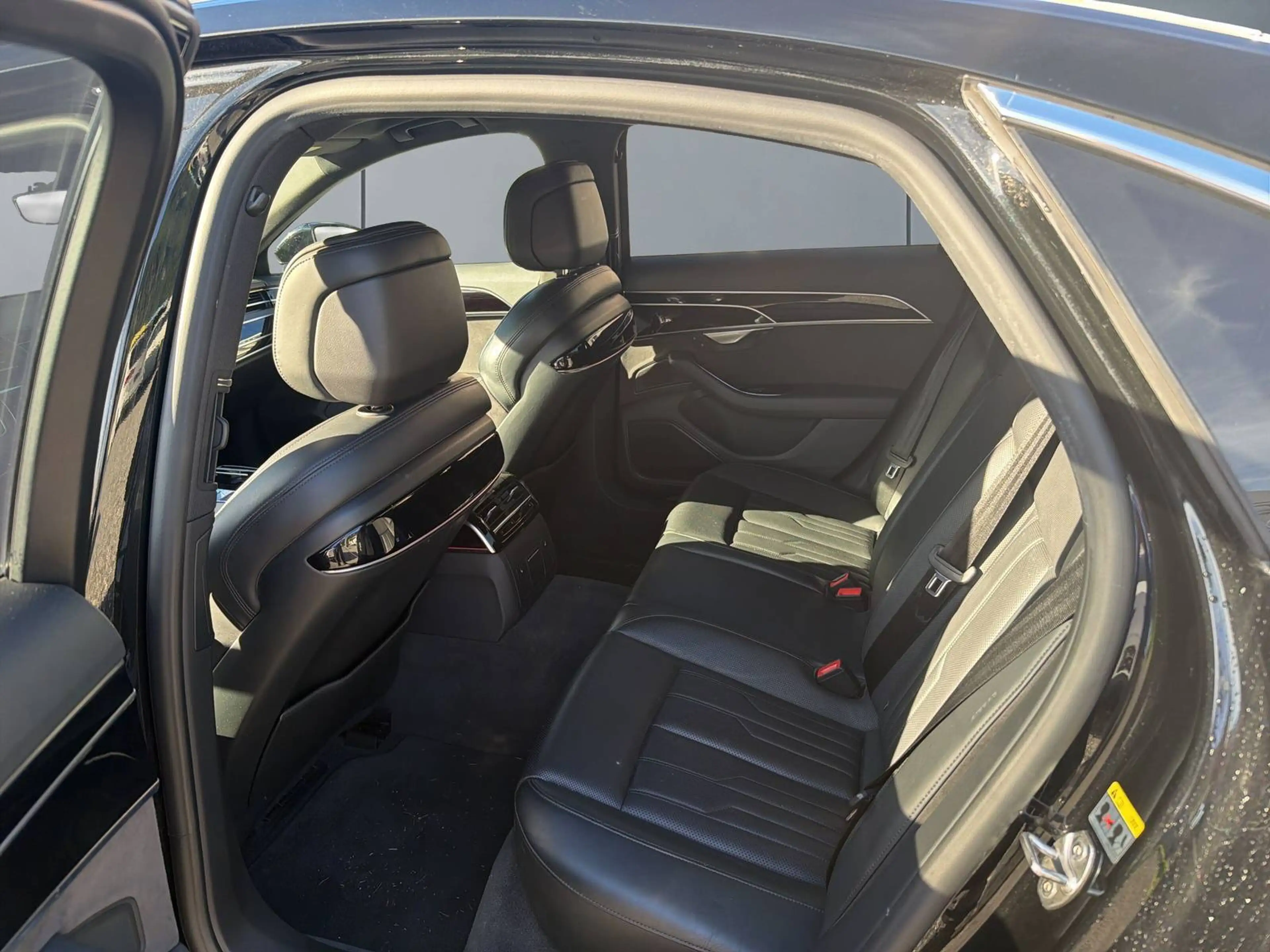 Audi A8 50 TDI quattro — photo 9