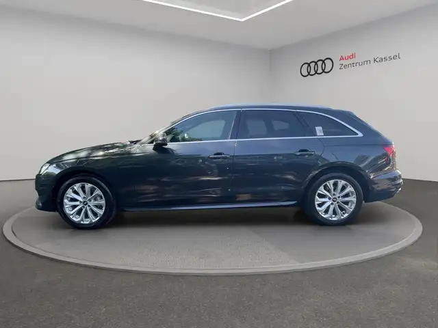 Audi A4 view 4