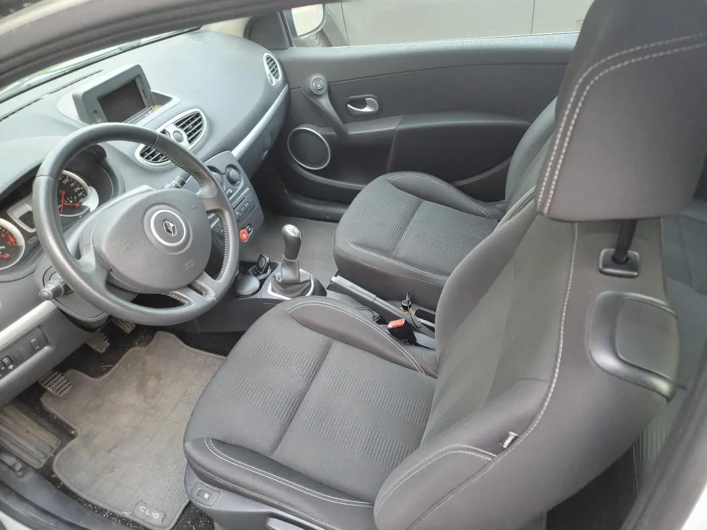 Renault Clio Clio III 1.2 16V 75 Blanc - 2