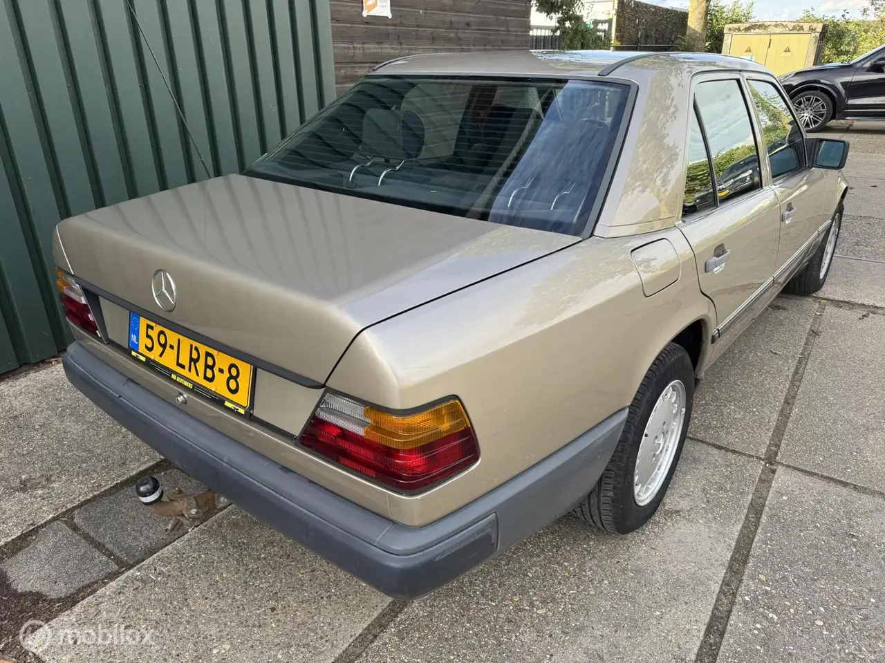 Mercedes-Benz 500 200-500 300 D, foto 4
