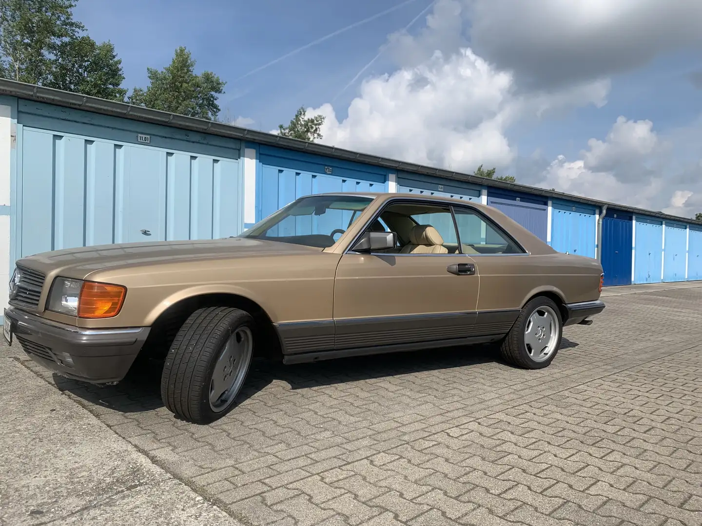 Mercedes-Benz 500 SEC500 W126 Coupé Gold - 2