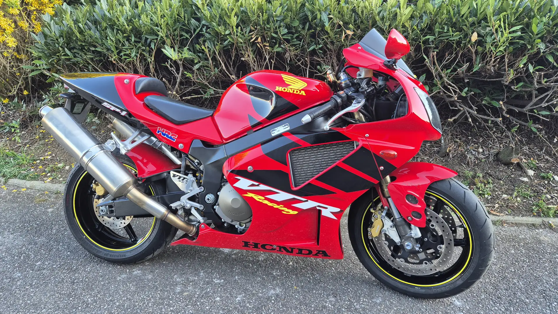 Honda VTR 1000 Red - 1