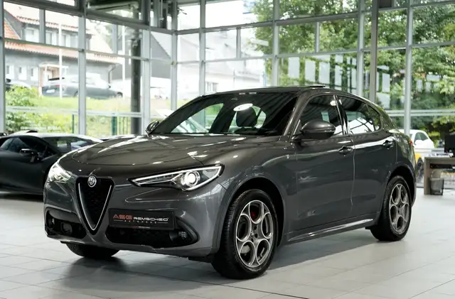 Alfa Romeo Stelvio view 4