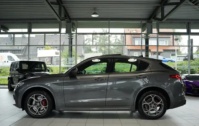Alfa Romeo Stelvio view 11