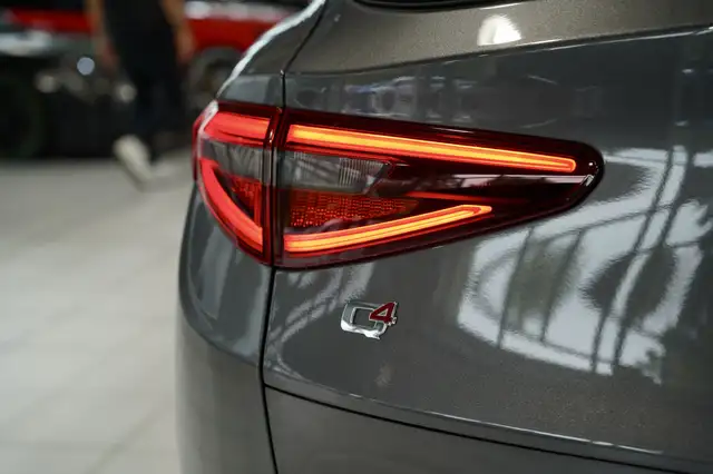 Alfa Romeo Stelvio view 13