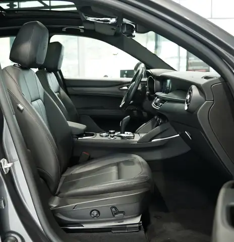 Alfa Romeo Stelvio view 14
