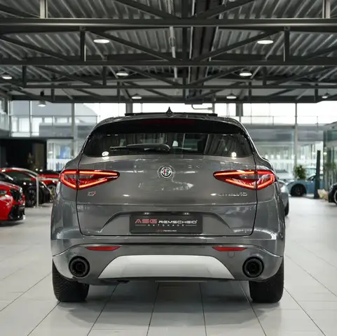 Alfa Romeo Stelvio view 8