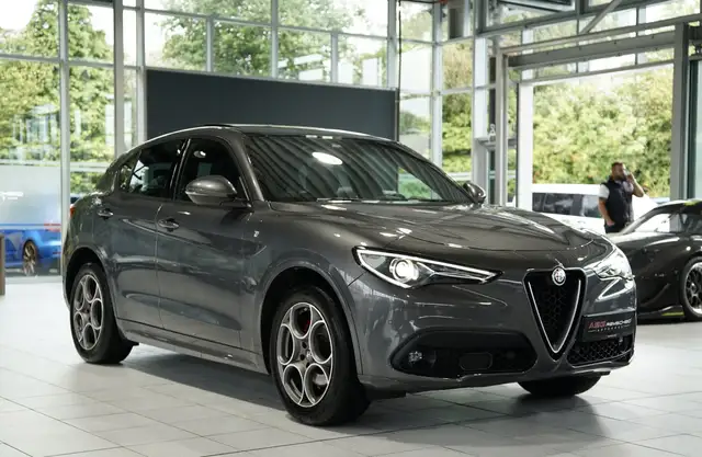 Alfa Romeo Stelvio view 5
