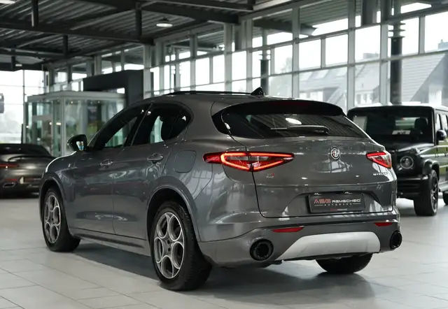 Alfa Romeo Stelvio view 9