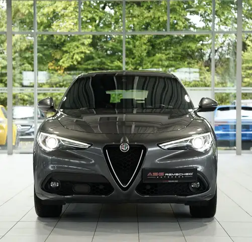 Alfa Romeo Stelvio view 3