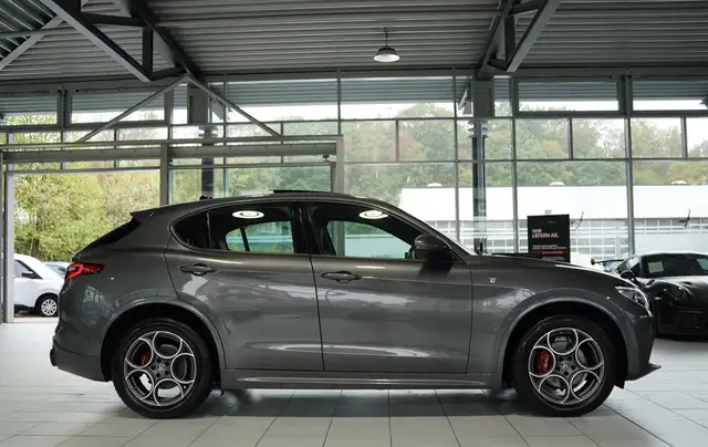 Alfa Romeo Stelvio view 6