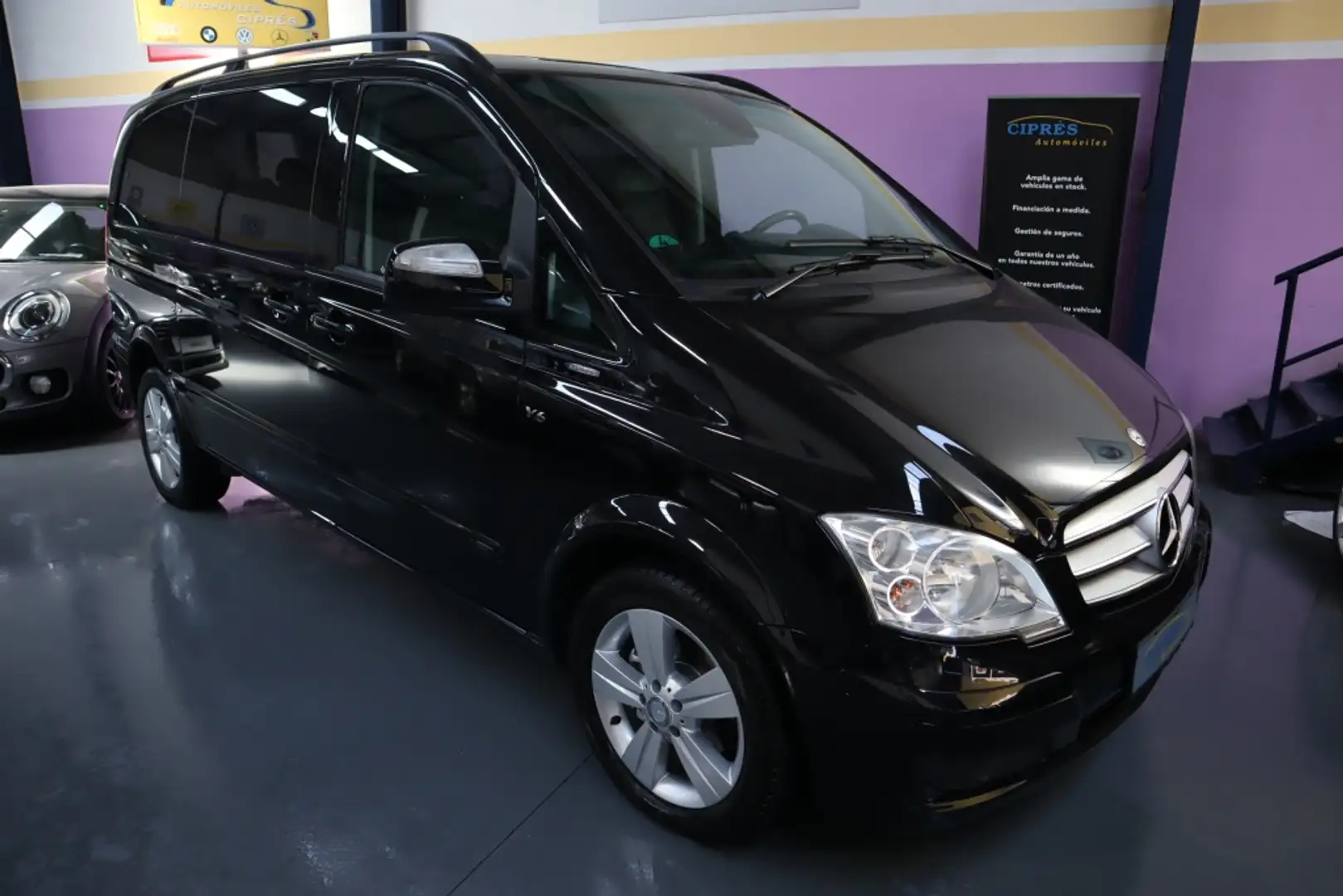 Mercedes-Benz Viano 3.0CDI Trend Compacto Aut. Zwart - 2