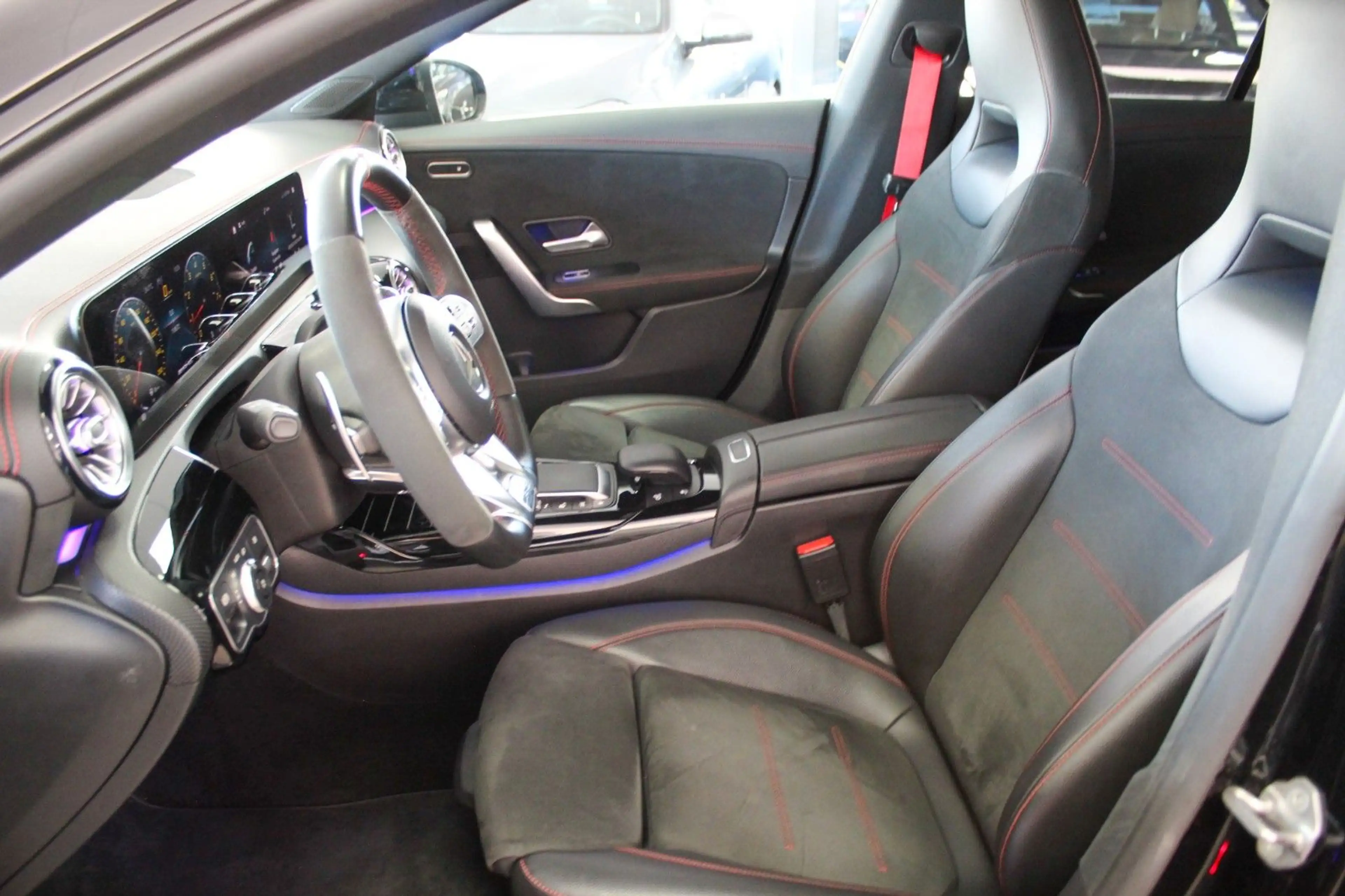 Mercedes-Benz CLA 35 AMG 4Matic Pano Distronic Multibeam 360° — photo 10