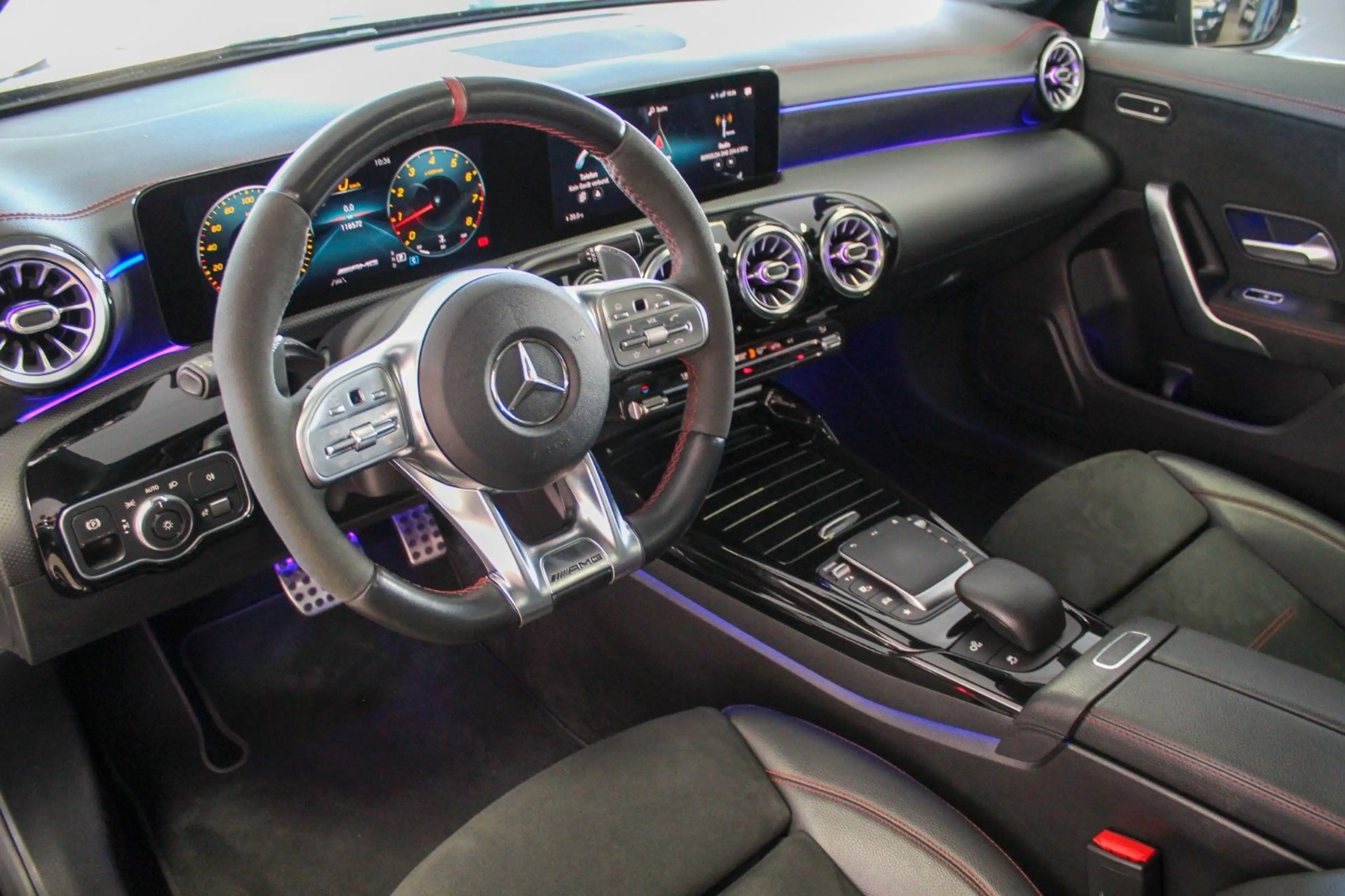 Mercedes-Benz CLA 35 AMG 4Matic Pano Distronic Multibeam 360° — photo 13