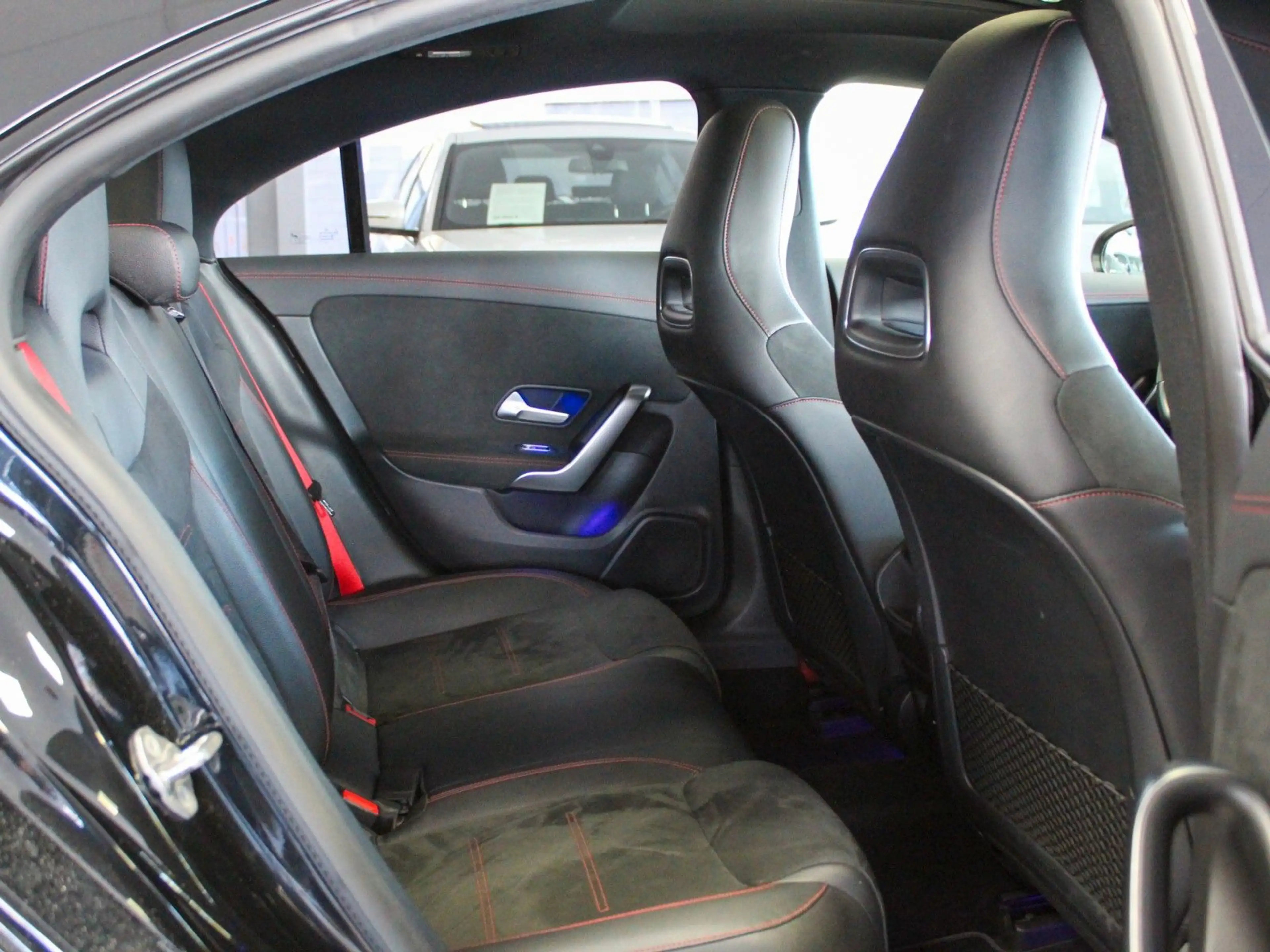 Mercedes-Benz CLA 35 AMG 4Matic Pano Distronic Multibeam 360° — photo 15