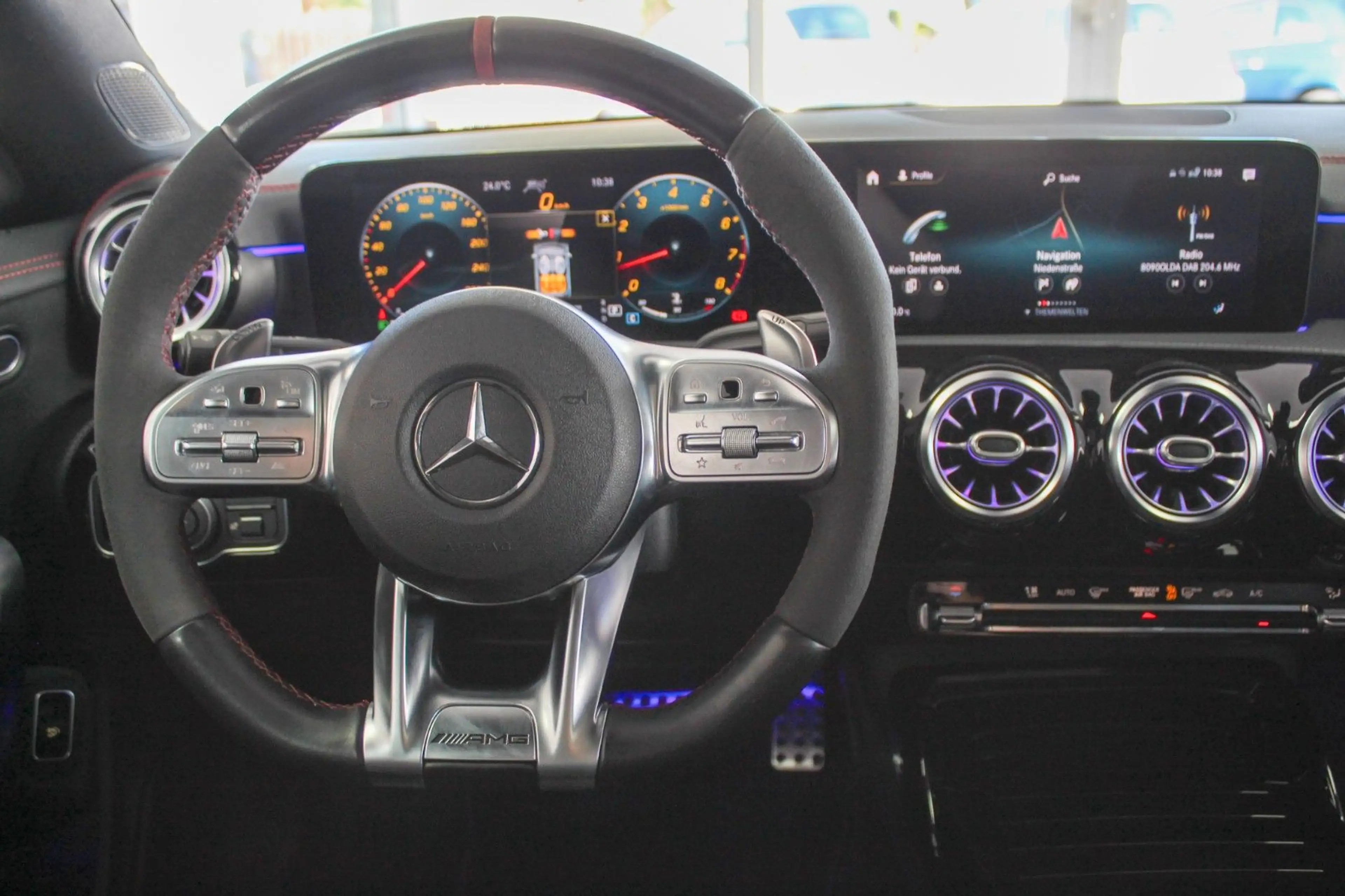 Mercedes-Benz CLA 35 AMG 4Matic Pano Distronic Multibeam 360° — photo 11