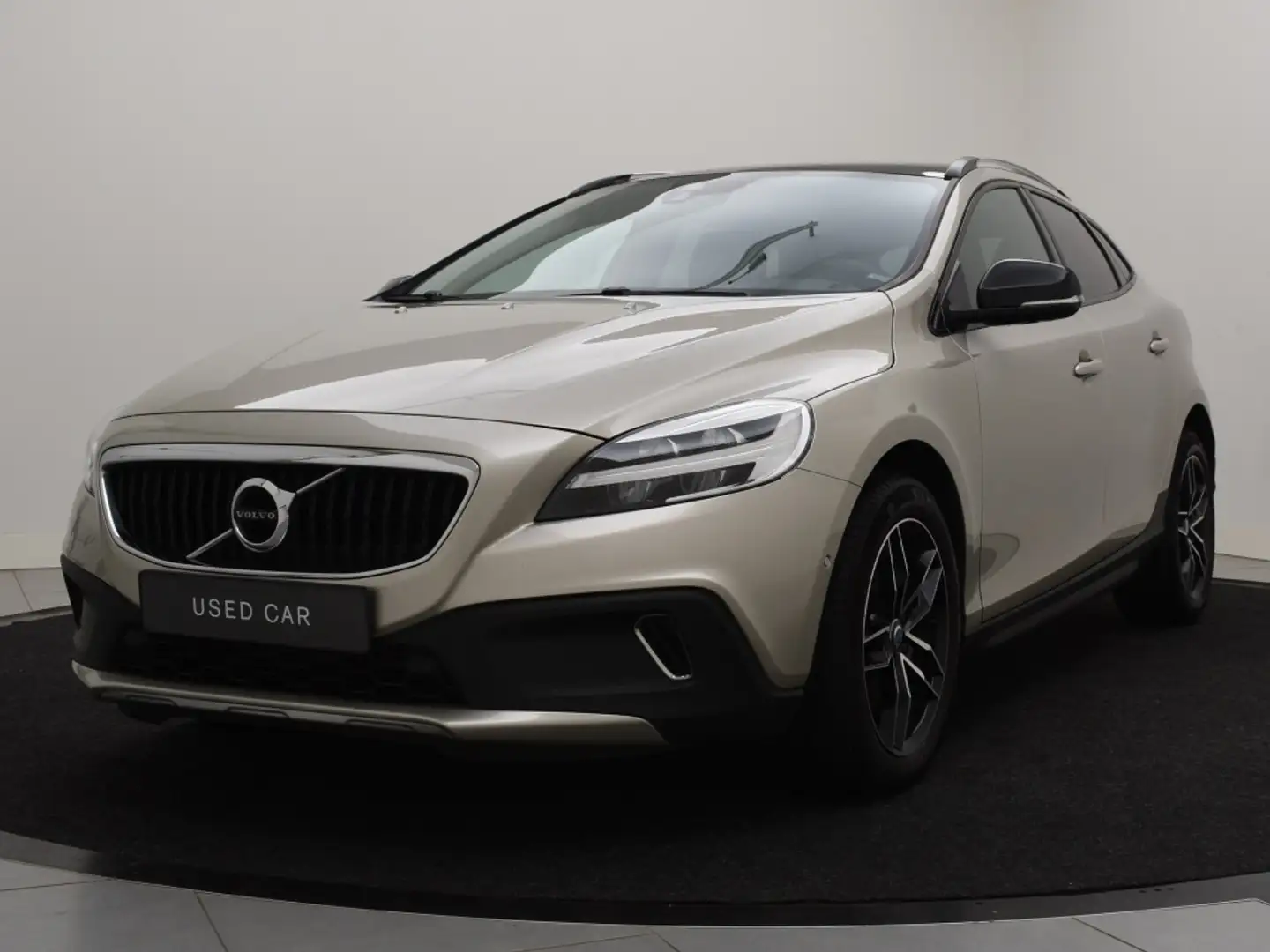 Volvo V40 Cross Country T3 AUT(6) POLAR+ LUXURY LEDER KEYLESS PANORAMADAK Beige - 2