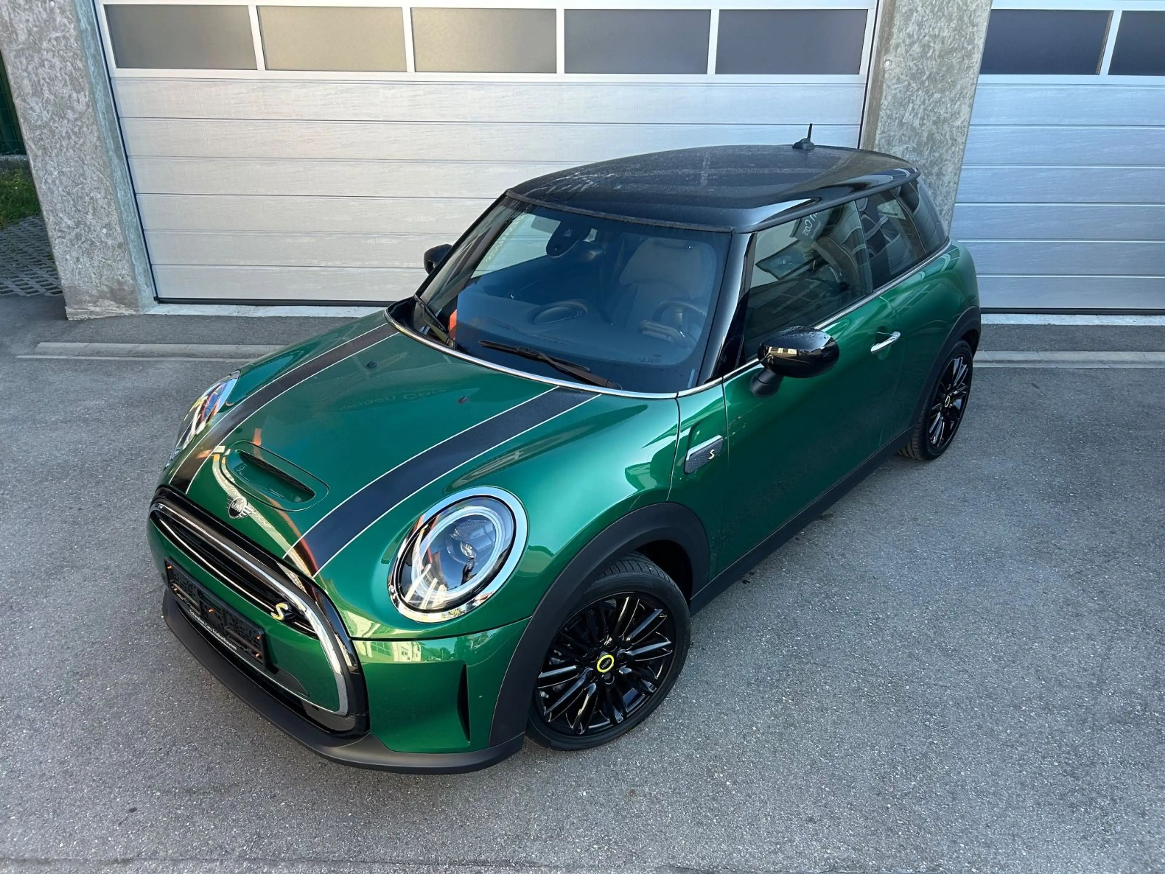 MINI Cooper SE "Facelift" LED PDC Driving Assist 17 — photo 3