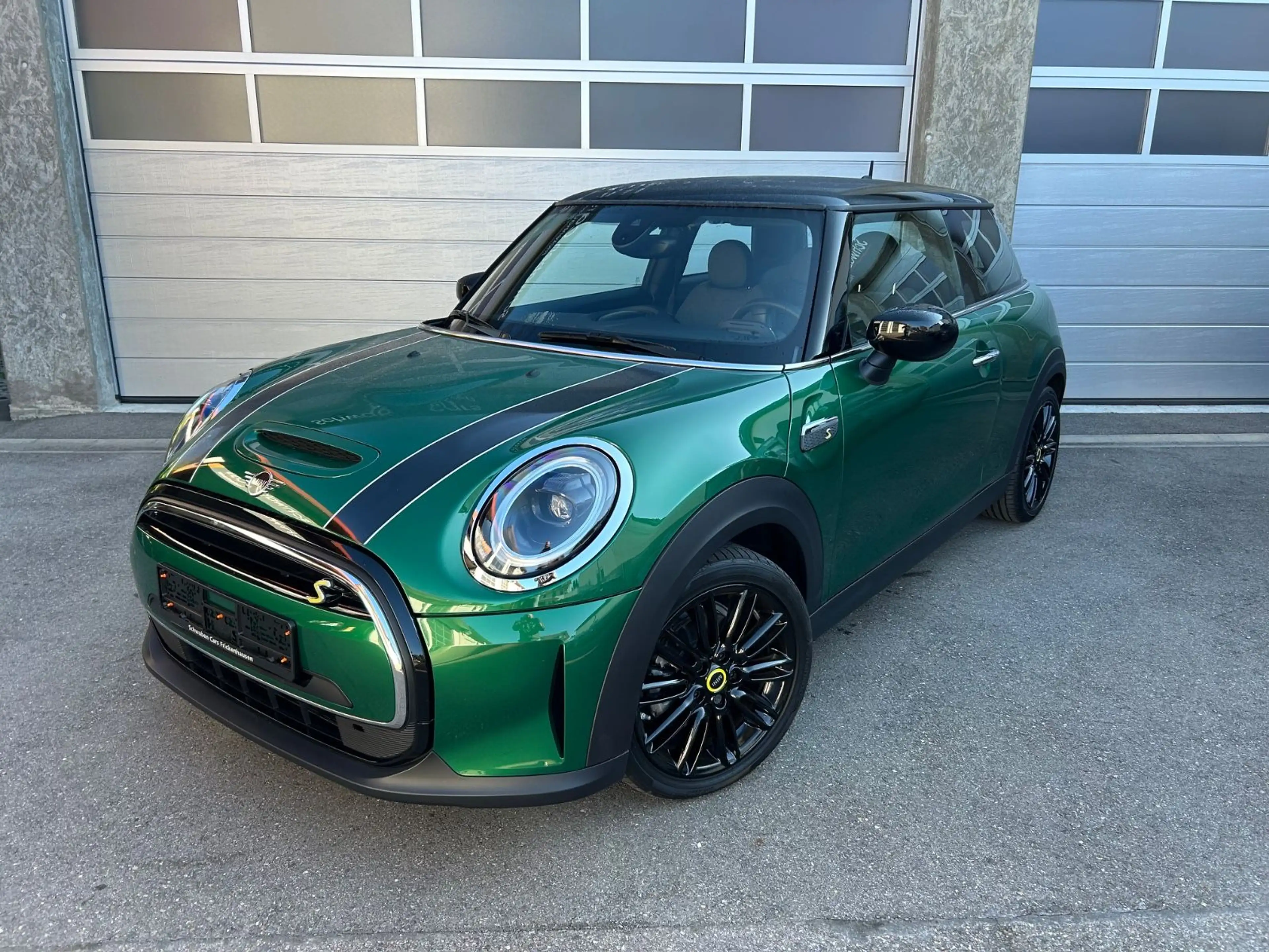 MINI Cooper SE "Facelift" LED PDC Driving Assist 17 — photo 5