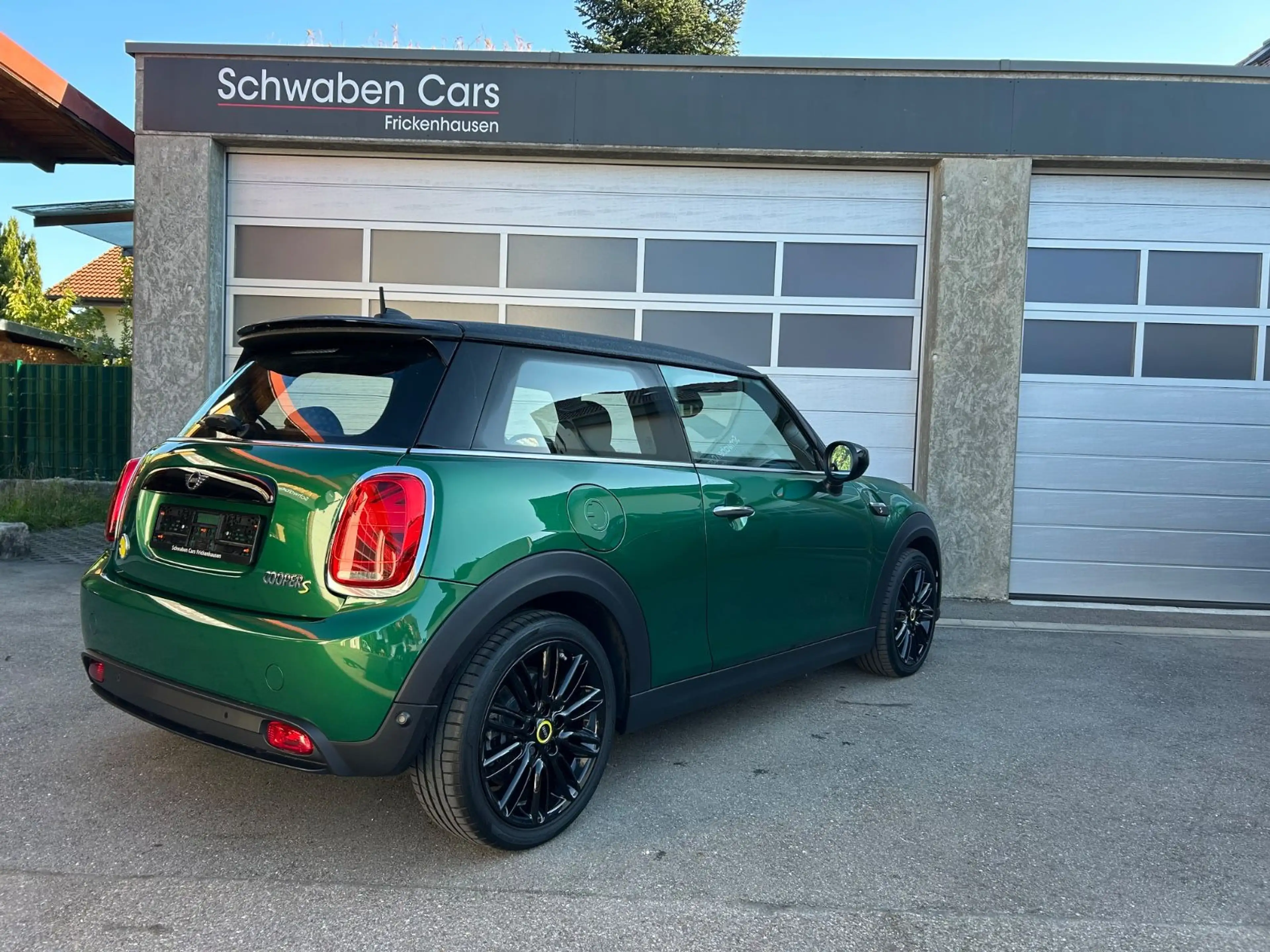 MINI Cooper SE "Facelift" LED PDC Driving Assist 17 — photo 12