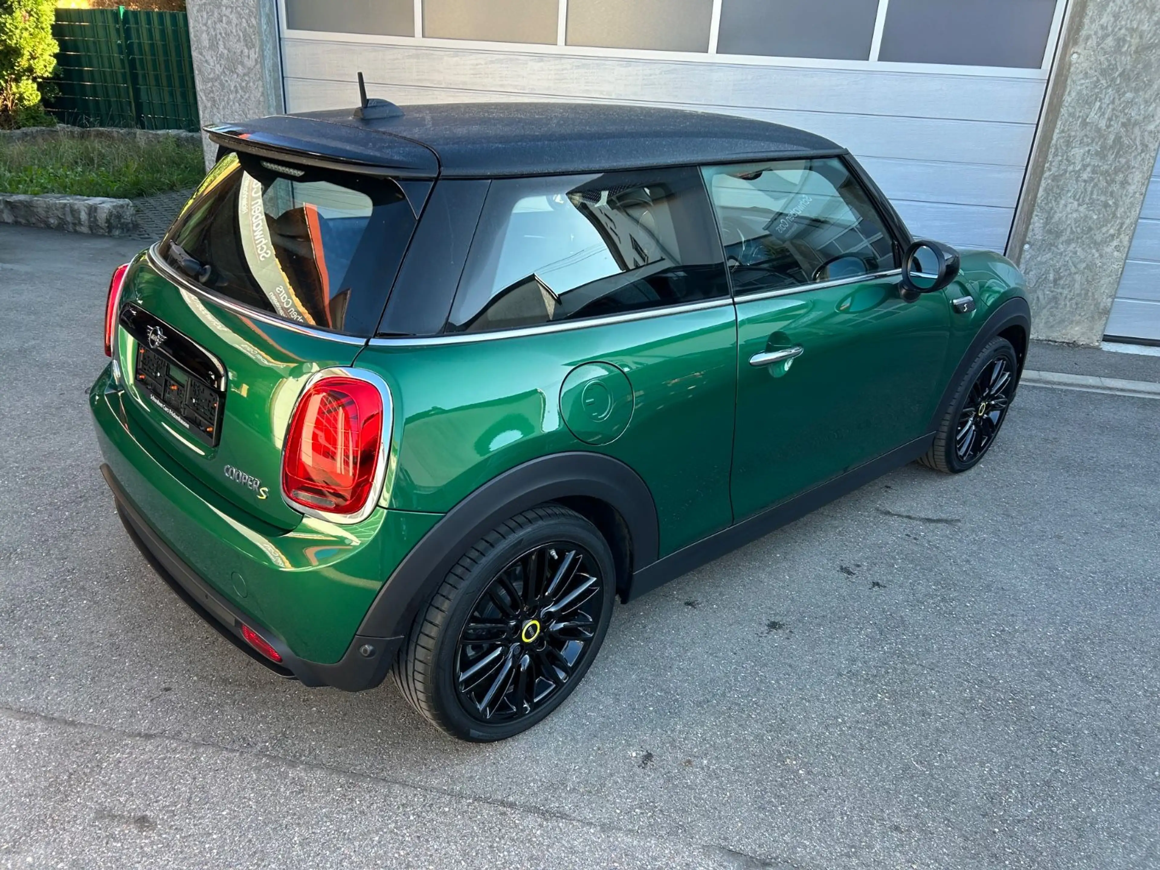 MINI Cooper SE "Facelift" LED PDC Driving Assist 17 — photo 13