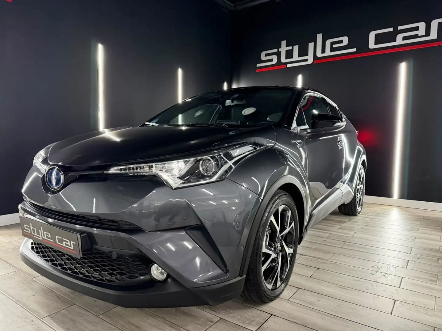 Toyota C-HR CHR 1.8 125H Advance Gris - 1