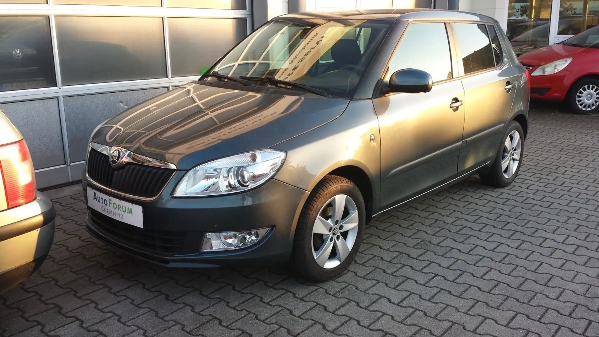 Skoda Fabia 64kW / 86 PS TÜV NEU !  I.-Hand Gris - 2