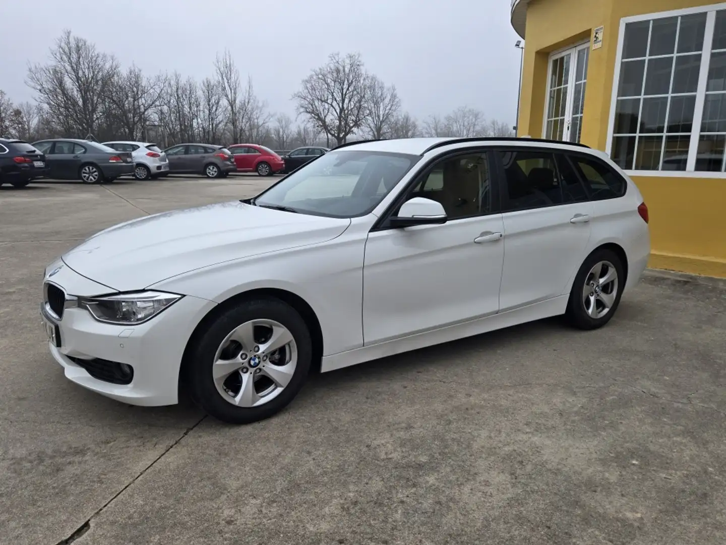 BMW 320 320d Touring Efficient Dynamics Weiß - 1
