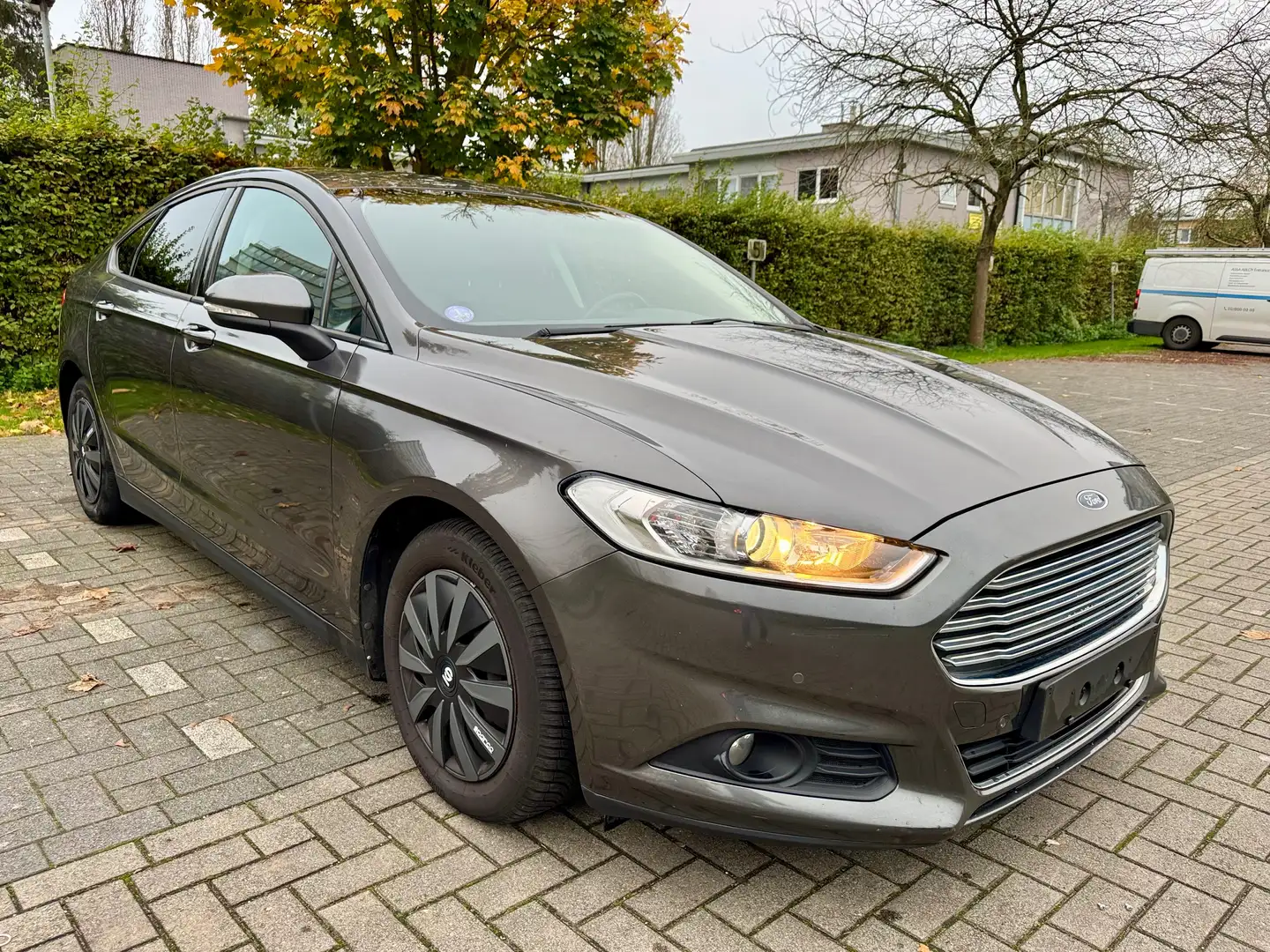 Ford Mondeo 1.5 EcoBoost Business  1r Main 204000 km Grijs - 2