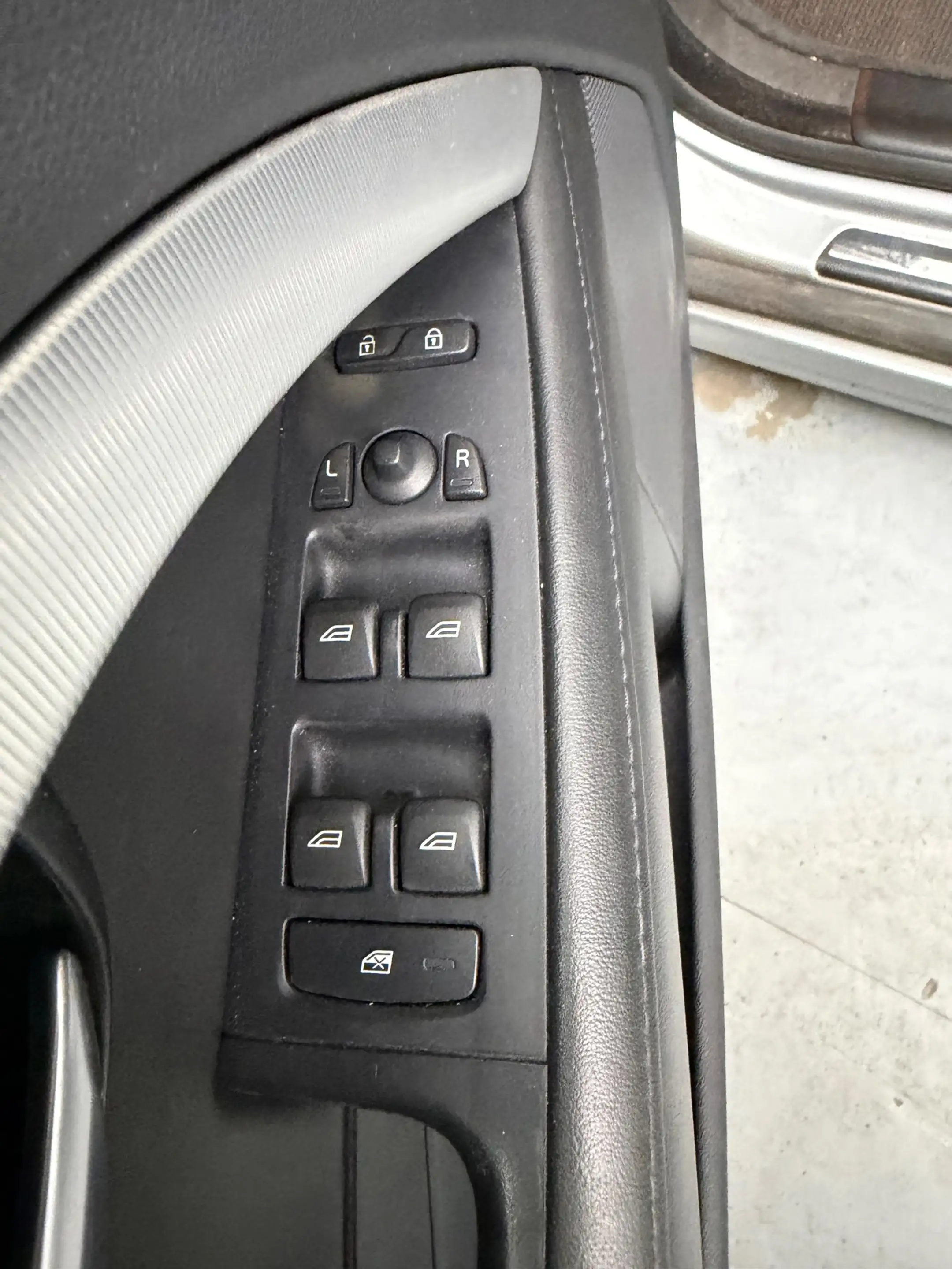 Volvo V70 2.0T R-Edition # Leder # Xenon # Trekhaak # Clima — photo 8