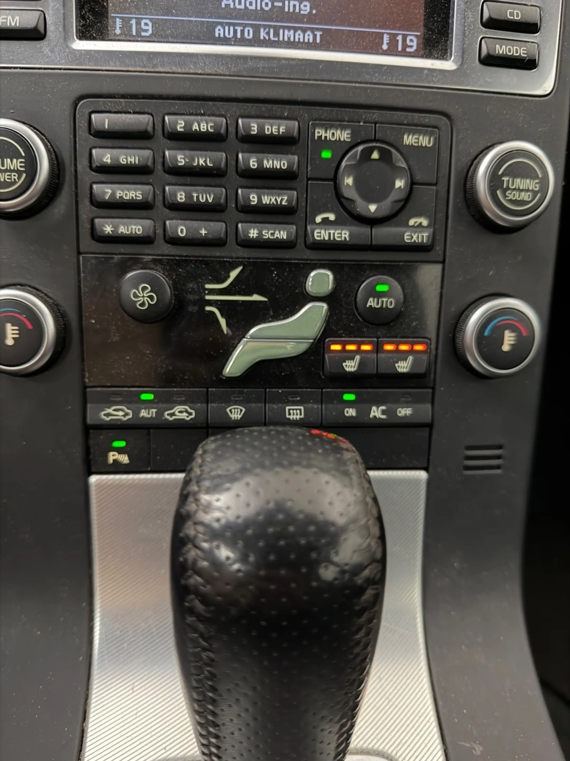 Volvo V70 2.0T R-Edition # Leder # Xenon # Trekhaak # Clima — photo 13