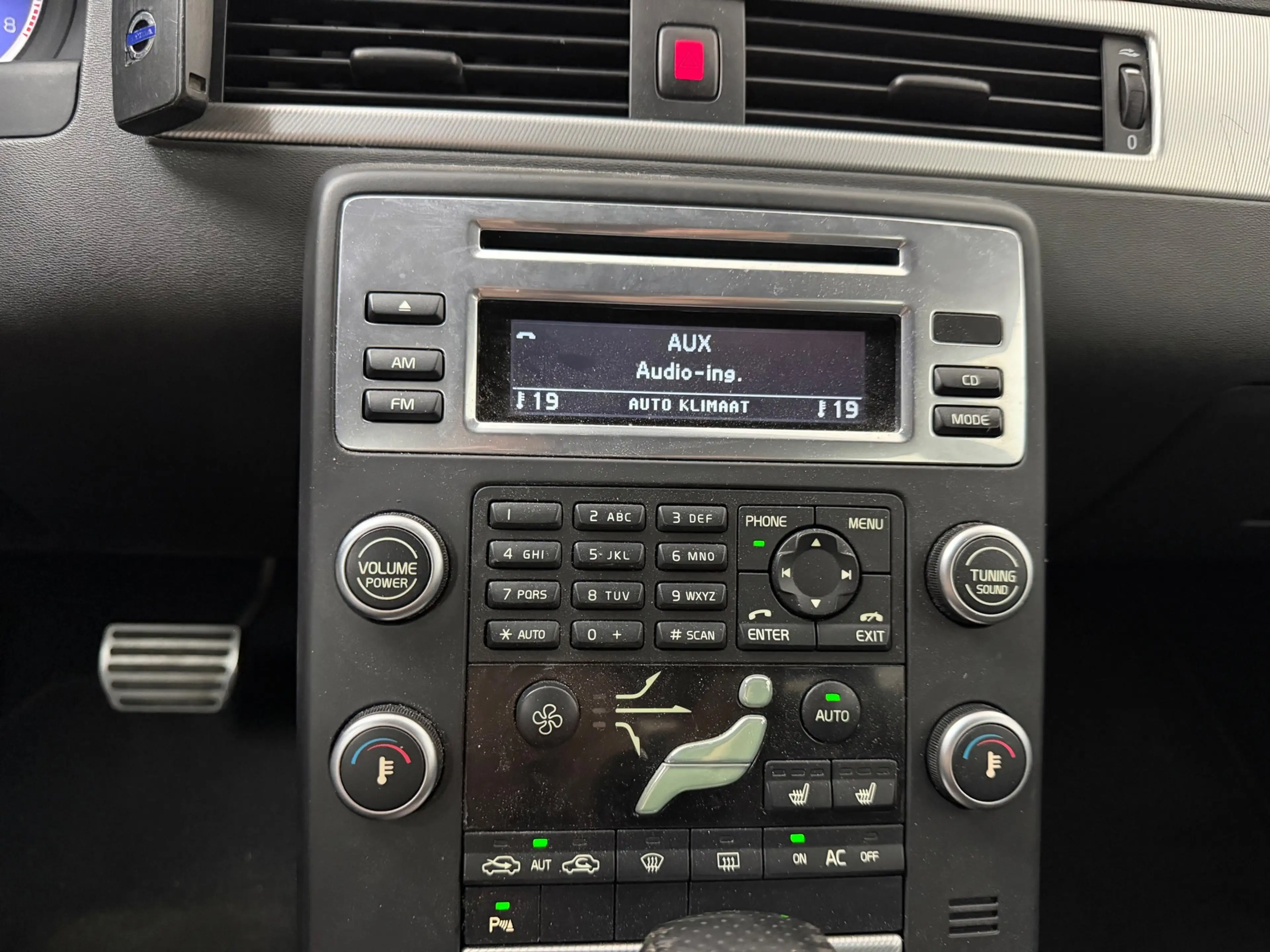 Volvo V70 2.0T R-Edition # Leder # Xenon # Trekhaak # Clima — photo 12