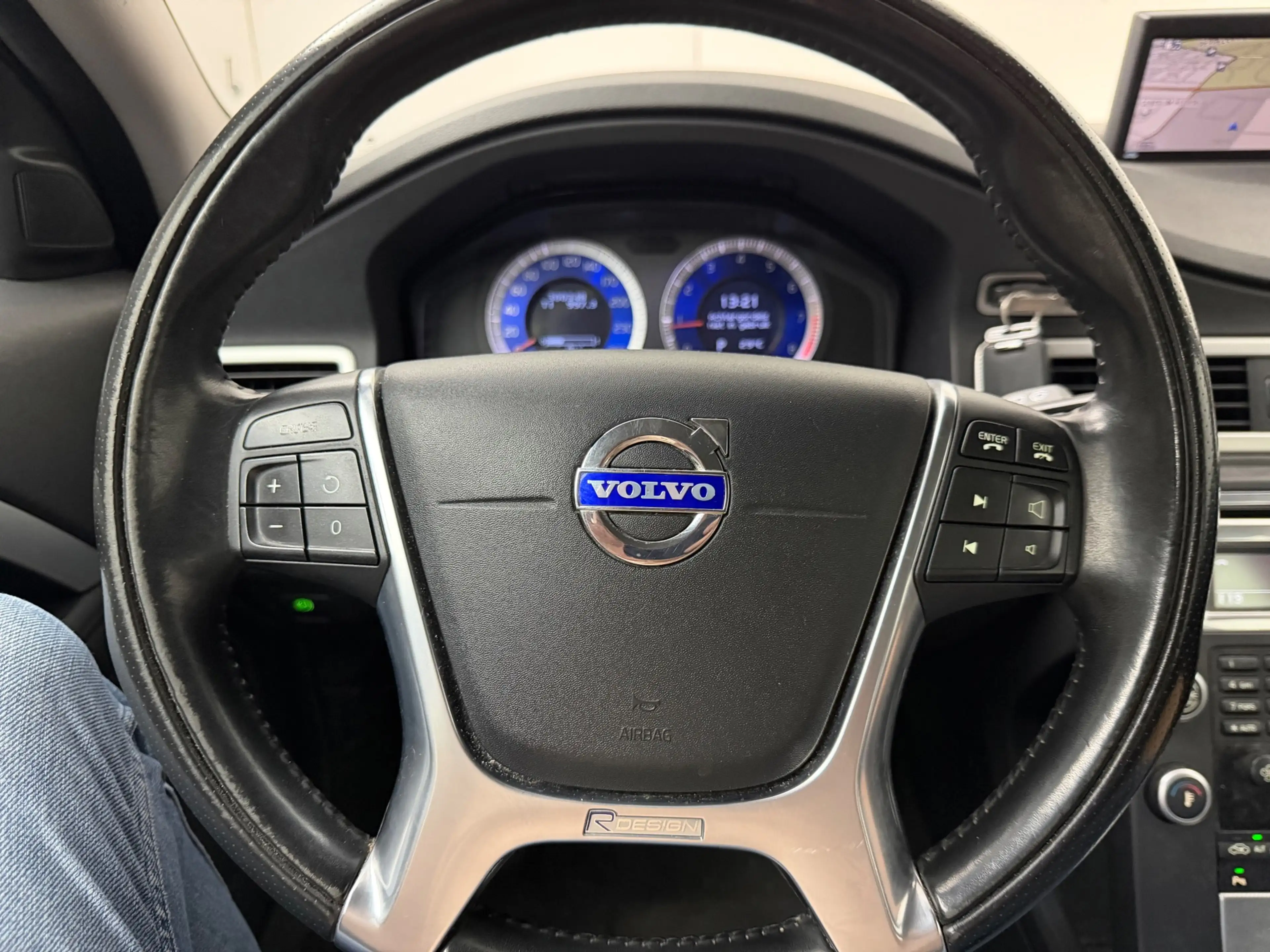 Volvo V70 2.0T R-Edition # Leder # Xenon # Trekhaak # Clima — photo 10